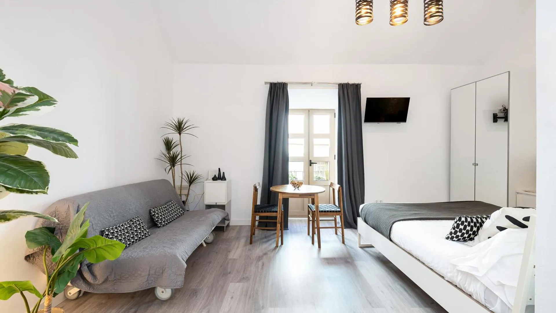H2M Hiniestrosa Studio French Balcony Aacc Wifi Malaga
