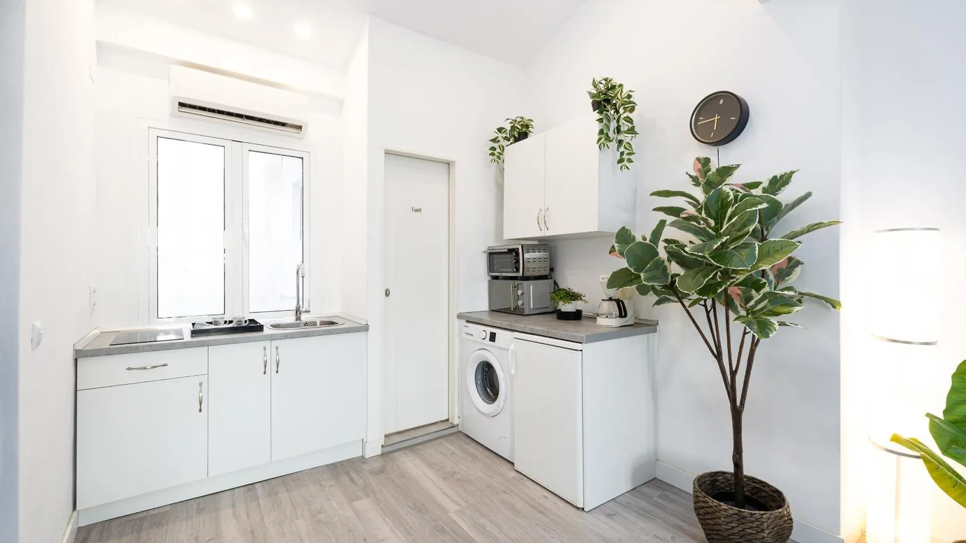 H2M Hiniestrosa Studio French Balcony Aacc Wifi Malaga Apartment