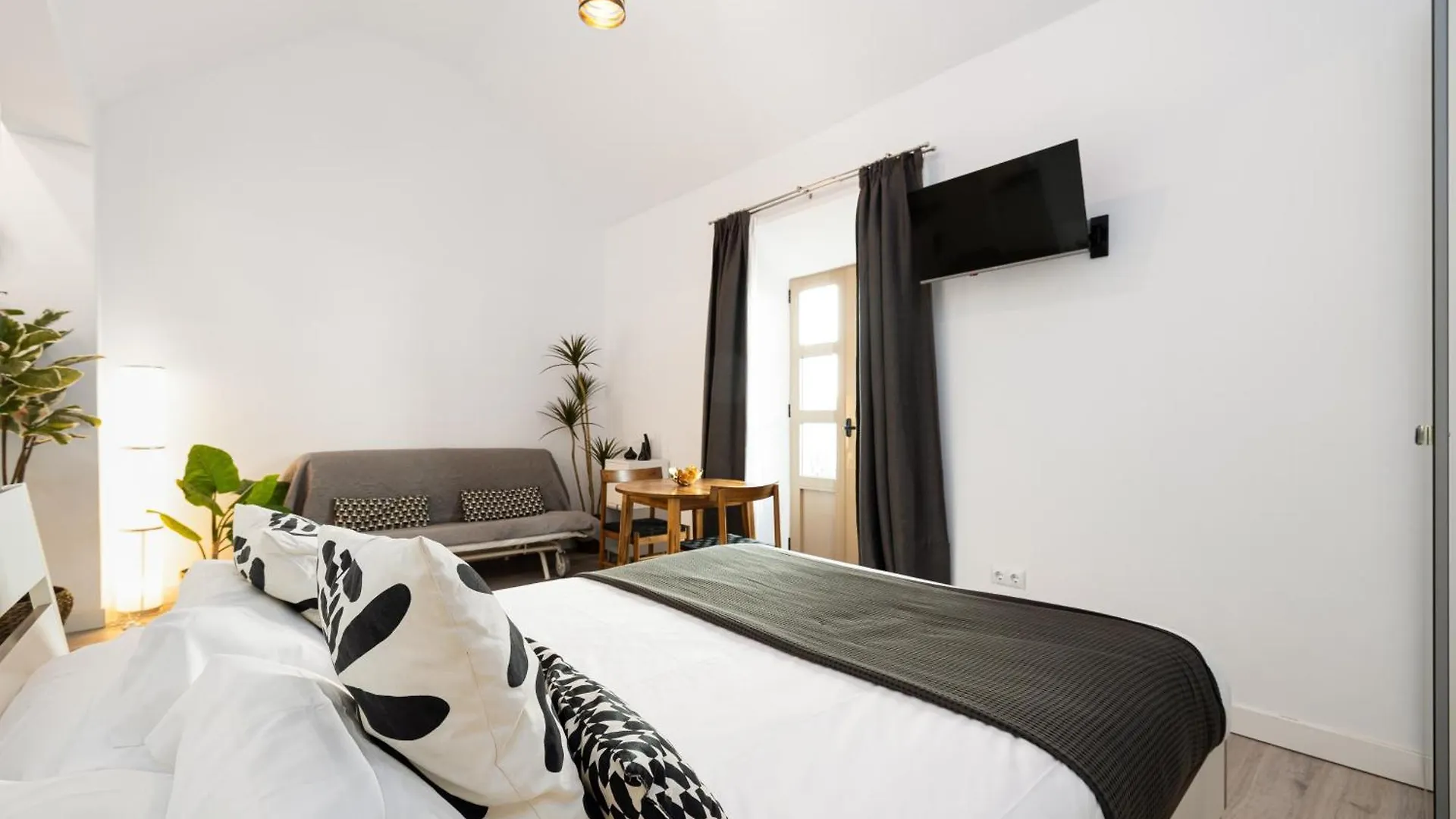 H2M Hiniestrosa Studio French Balcony Aacc Wifi Malaga