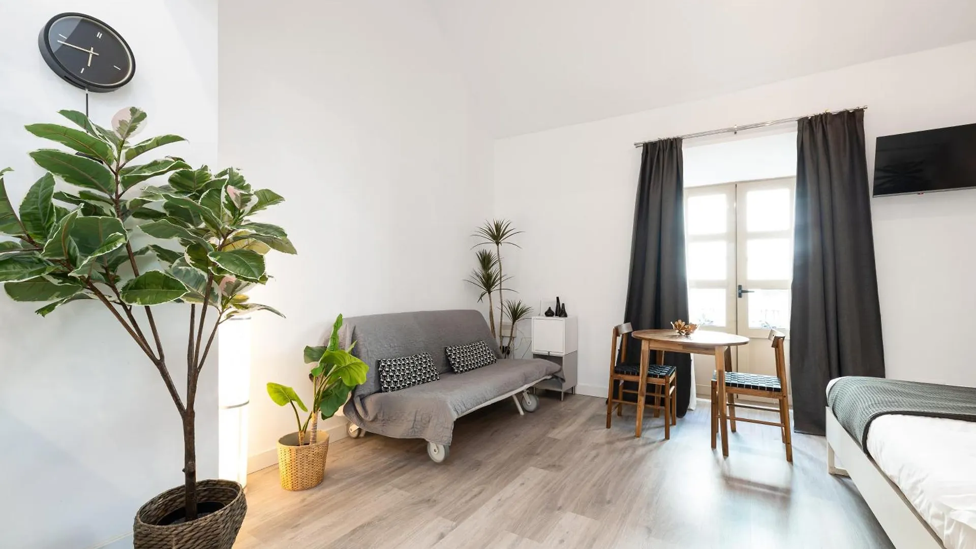H2M Hiniestrosa Studio French Balcony Aacc Wifi Malaga 0*,
