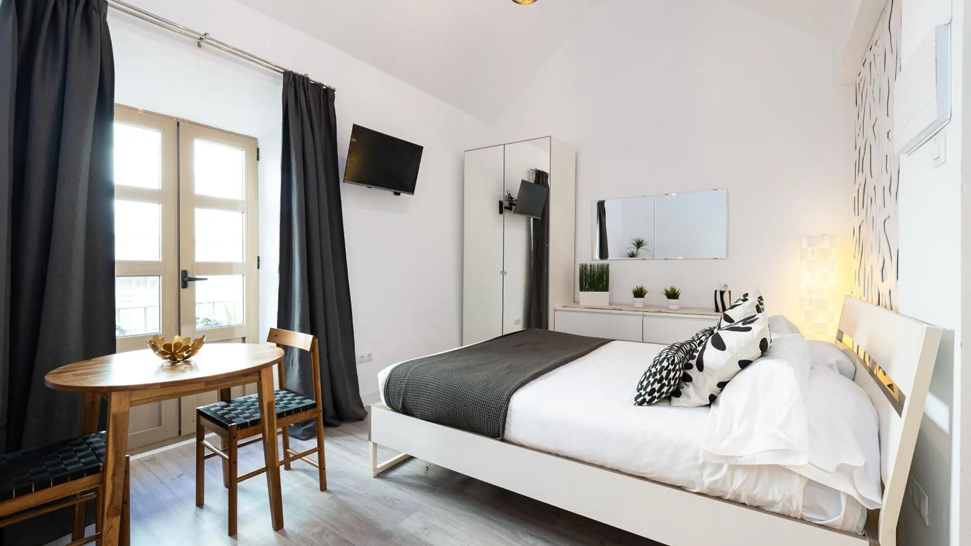 H2M Hiniestrosa Studio French Balcony Aacc Wifi Malaga