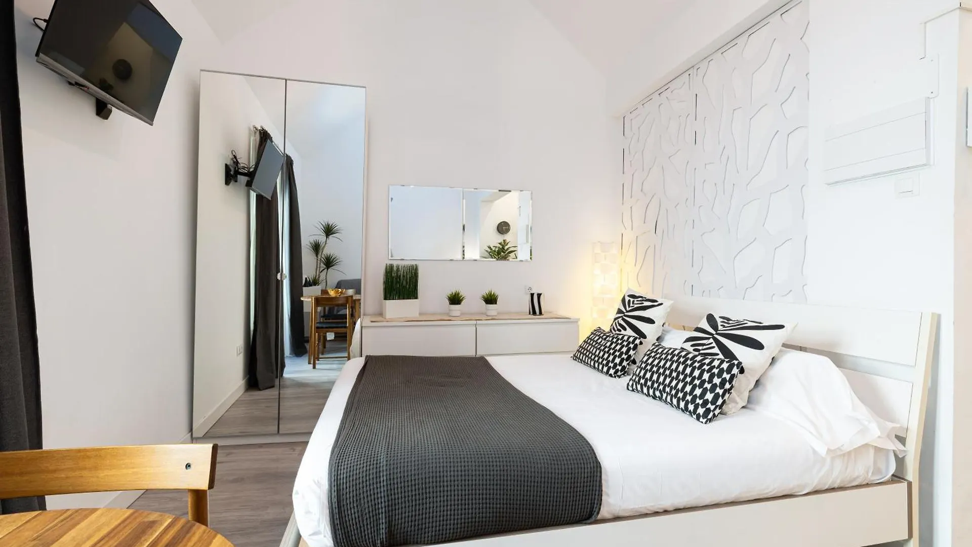 H2M Hiniestrosa Studio French Balcony Aacc Wifi Malaga 0*,