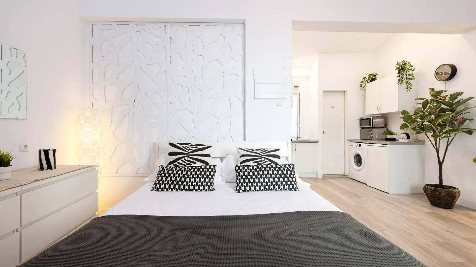 Apartment H2M Hiniestrosa Studio French Balcony Aacc Wifi Malaga Spain