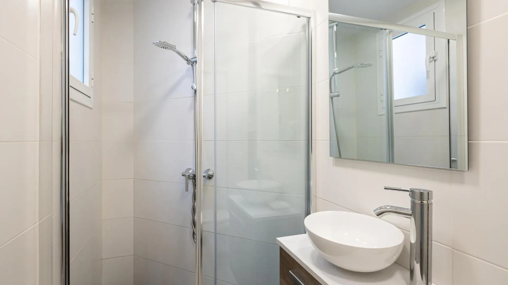 Apartment H2M Hiniestrosa Studio French Balcony Aacc Wifi Malaga