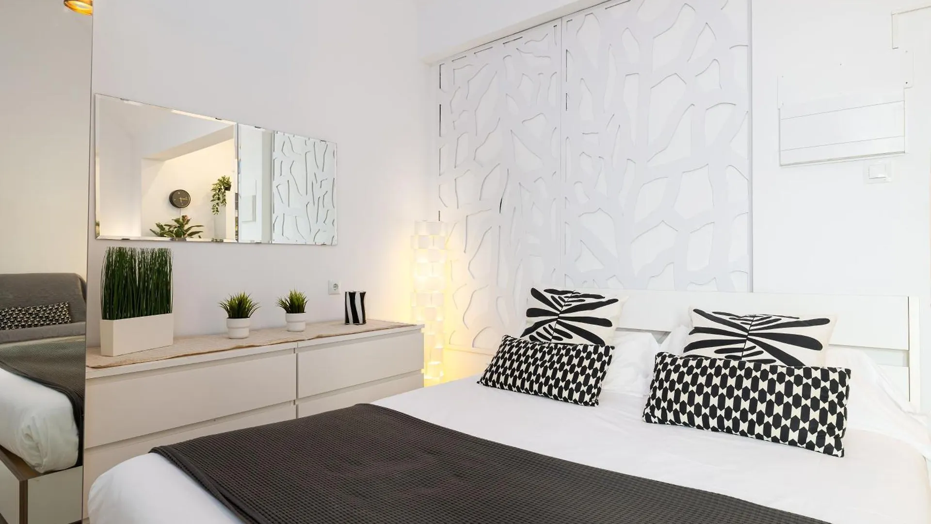 Apartment H2M Hiniestrosa Studio French Balcony Aacc Wifi Malaga